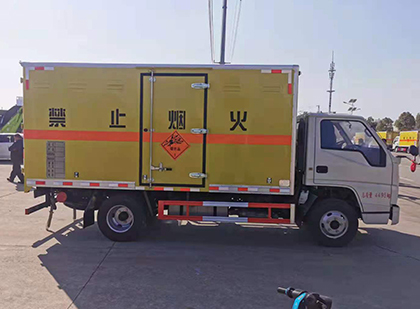 贡嘎爆破器材运输车